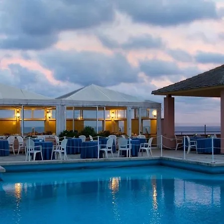 Hotiday Pineta Otel 4*