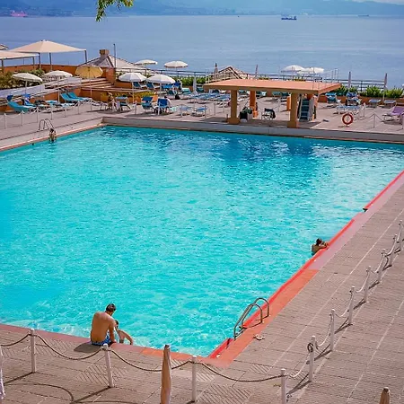 Hotiday Pineta Otel 4*